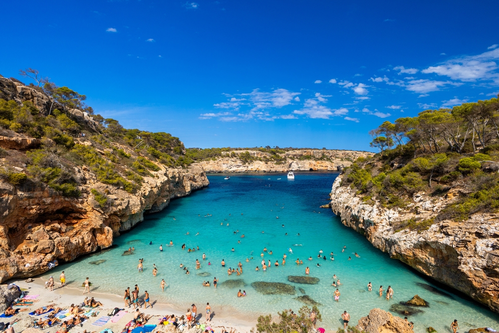 Where are the best places to visit in Spain during the shoulder season?